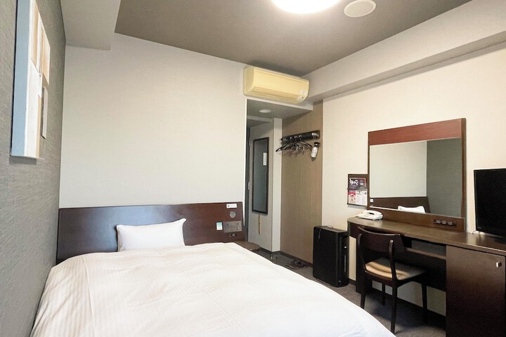 Room 3 of 26