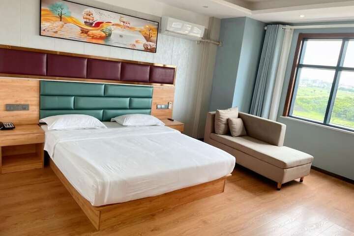 Room 3 of 20