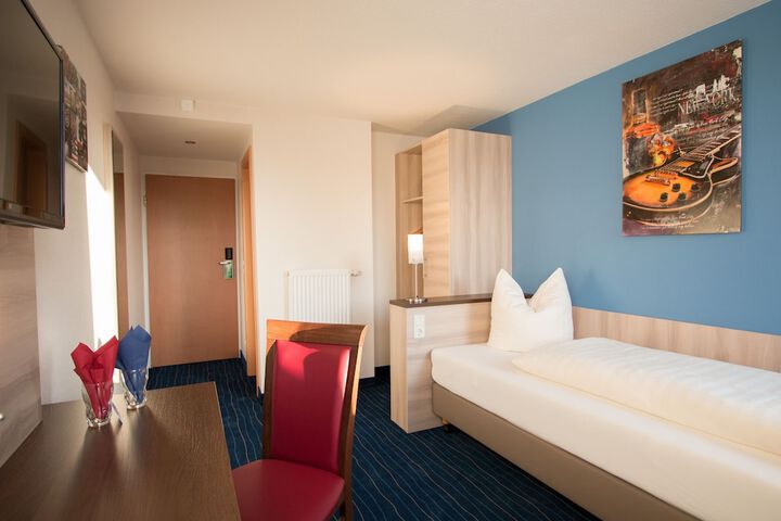 Room 9 of 40