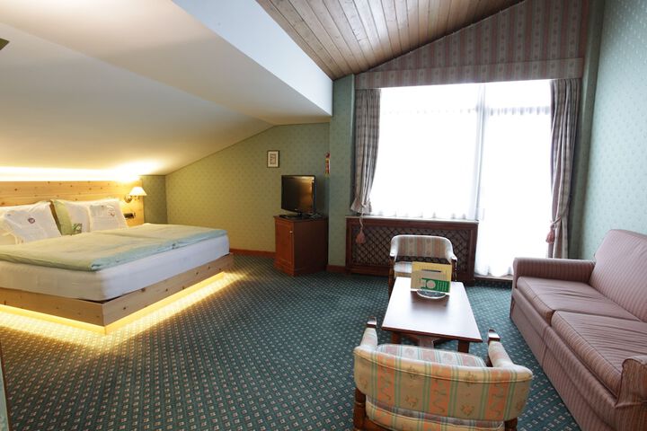 Room 16 of 52