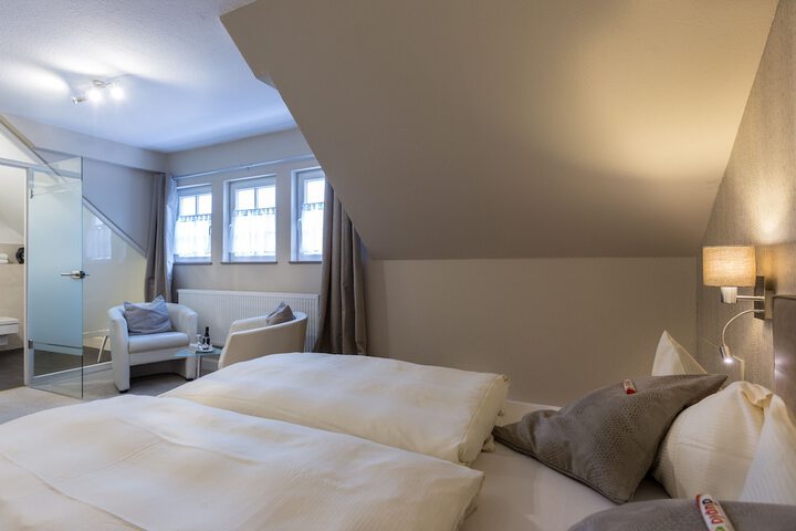Room 42 of 76