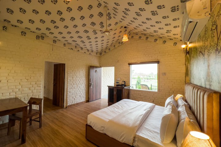 Room 6 of 17