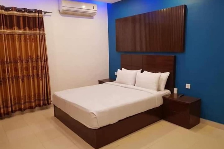 Room 14 of 21