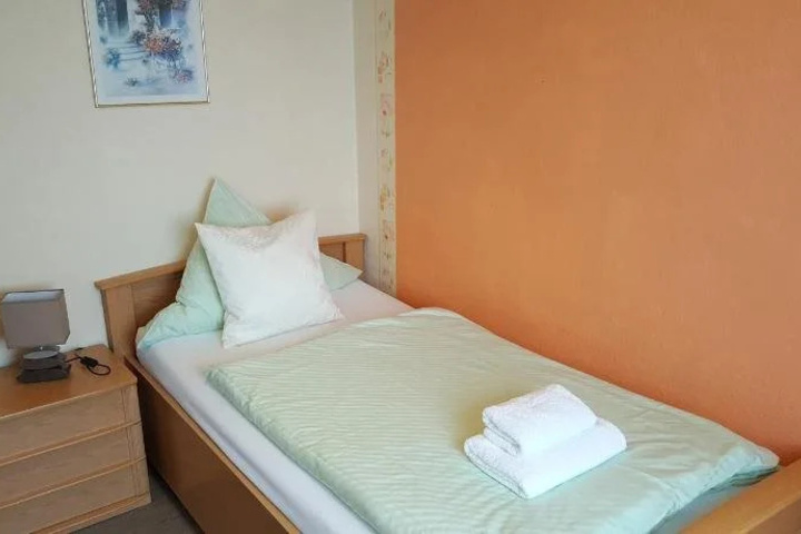 Room 4 of 17