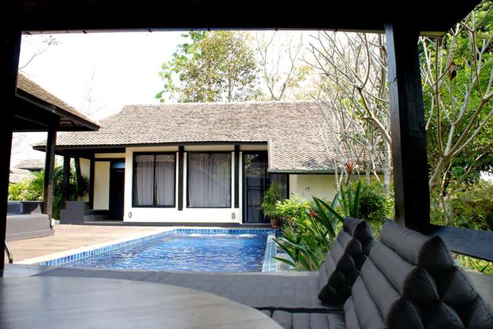 Pool Hotel
