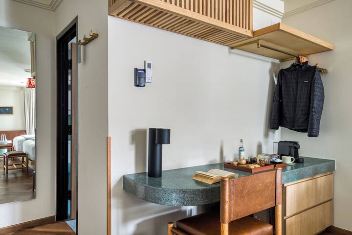 Room 16 of 120