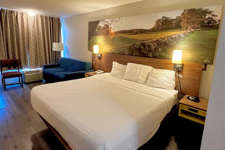 1 King Bed Mobility Accessible (9 of 9)