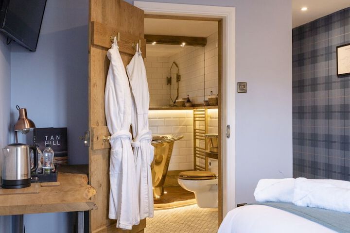 Room 16 of 40