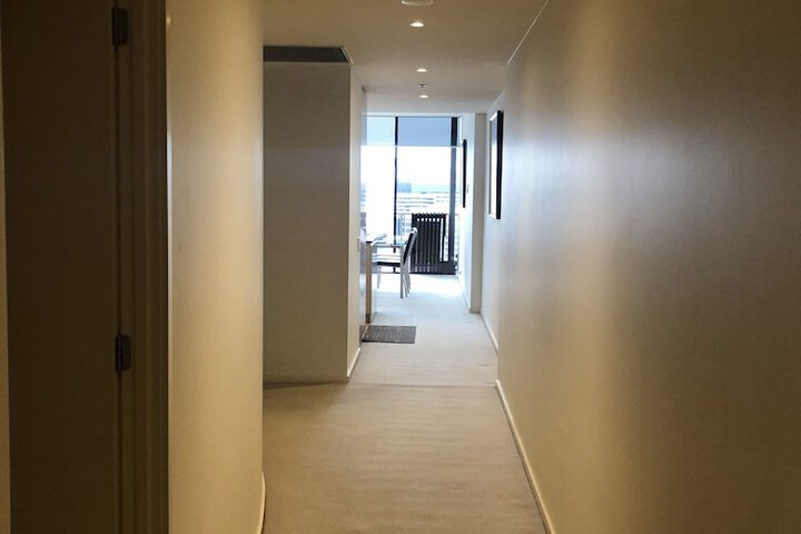 Room 33 of 85