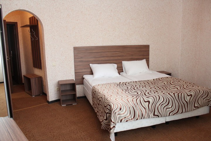 Room 13 of 40