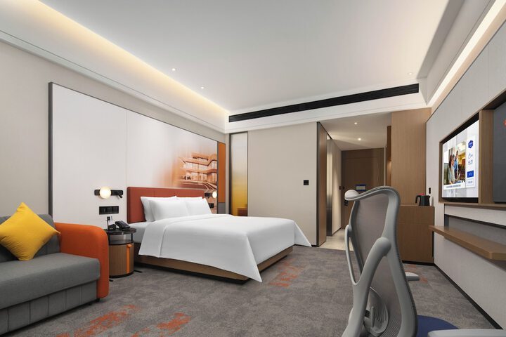 Room 10 of 15