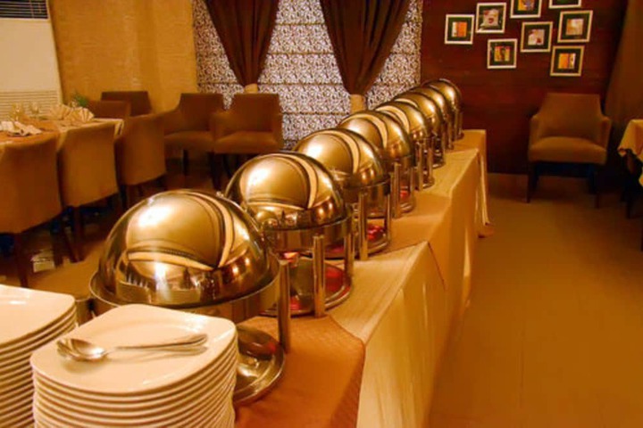 Dining 9 of 27
