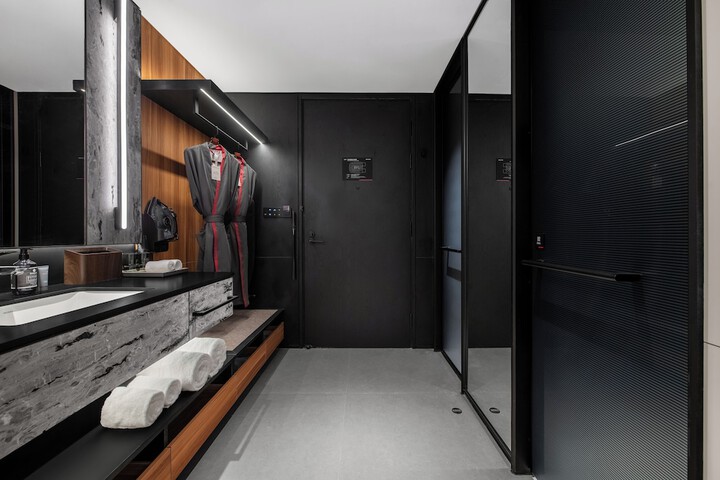 Room 54 of 82