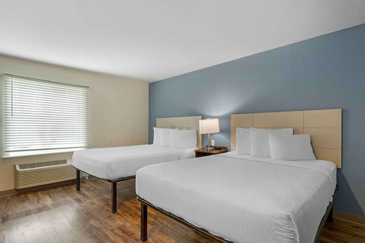 Standard Studio 1 Queen Bed (7 of 9)