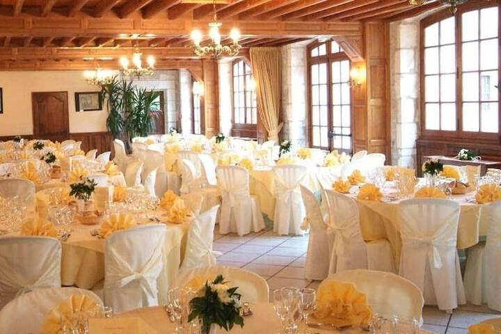 Ballroom/Hall 56 of 153