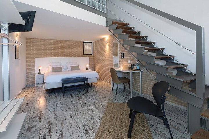 Room 16 of 74