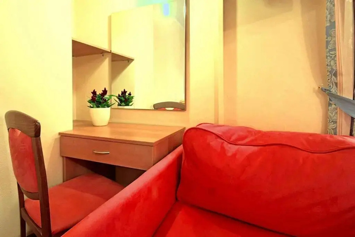 Room 5 of 17