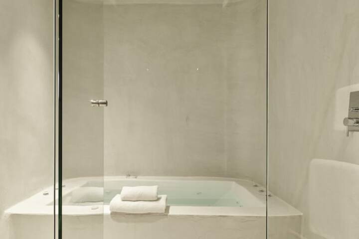 Hot Tub 47 of 92