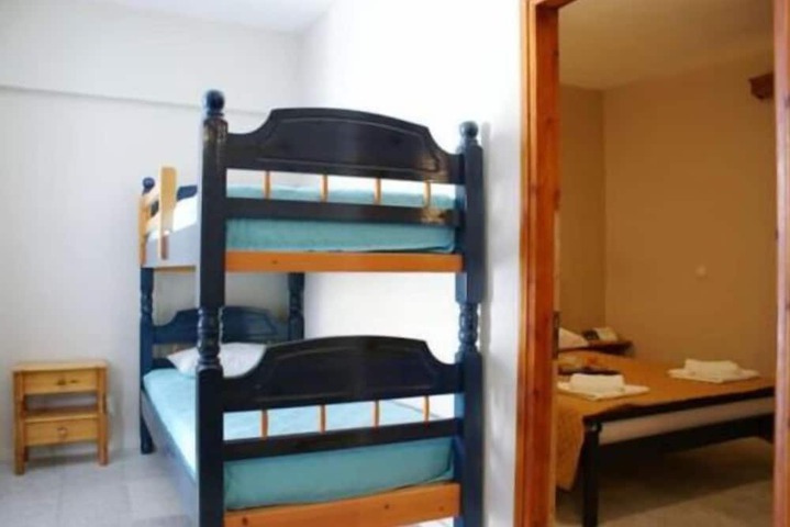 Room 11 of 32