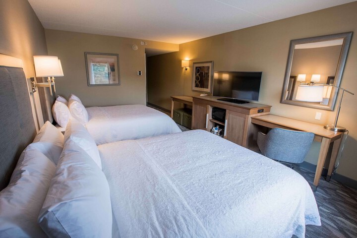 2 Queen Accessible with Tub Connecting (10 of 10)