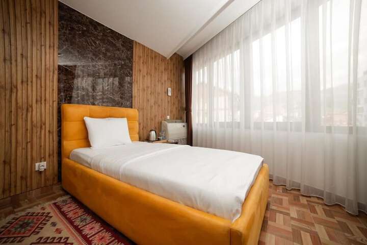 Room 7 of 32