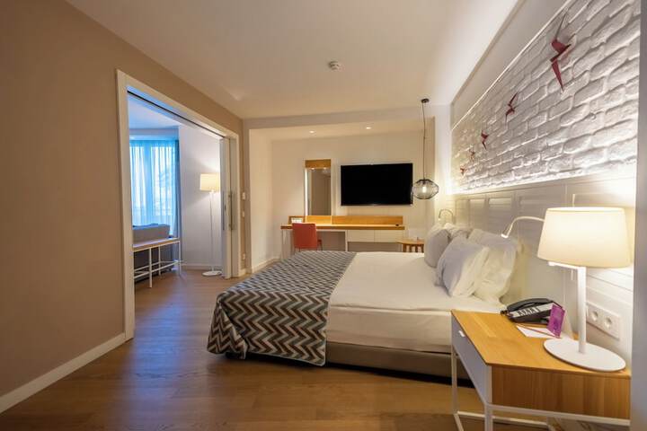 Room 25 of 203