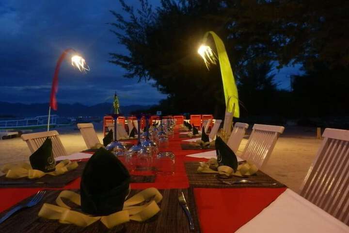 Dining 46 of 54