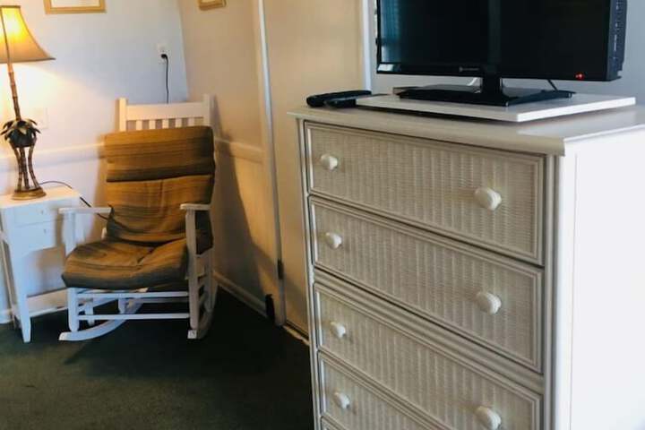 Room 6 of 230