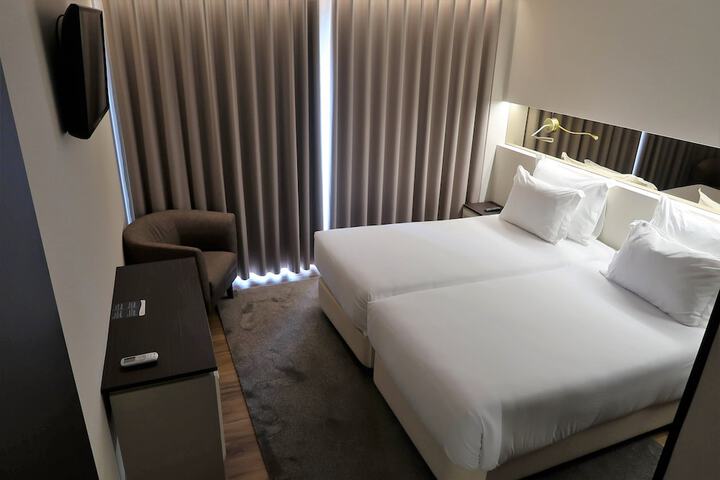 Room 27 of 85