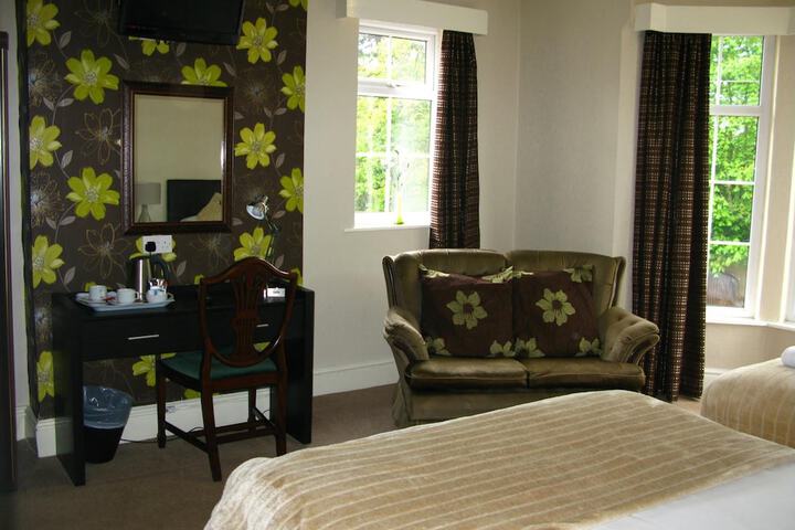 Room 13 of 32