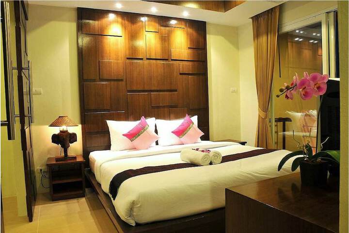 Room 4 of 32