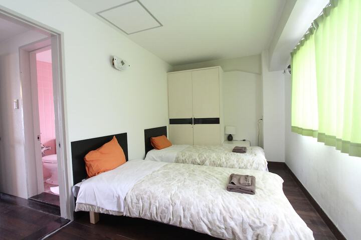 Room 13 of 68