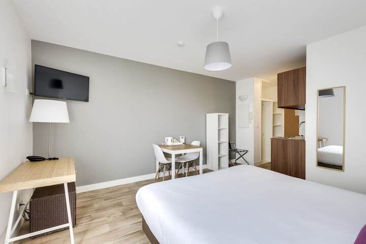 Room 2 of 38