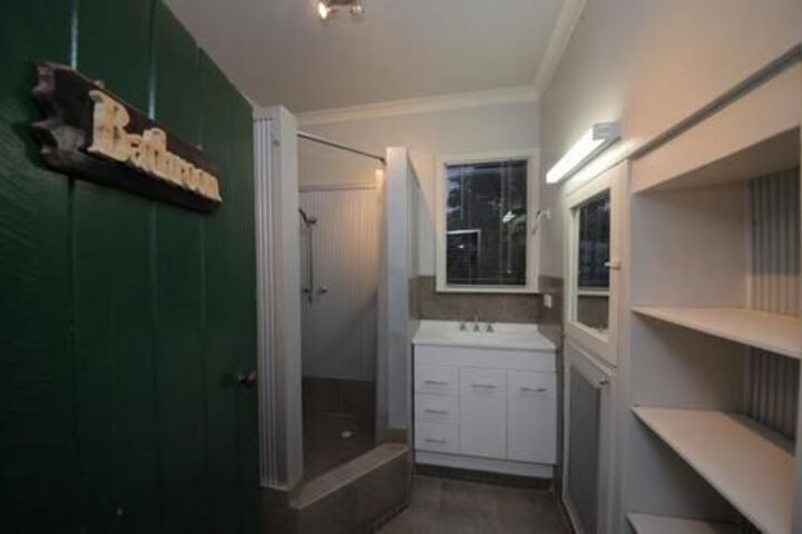 Room 16 of 32
