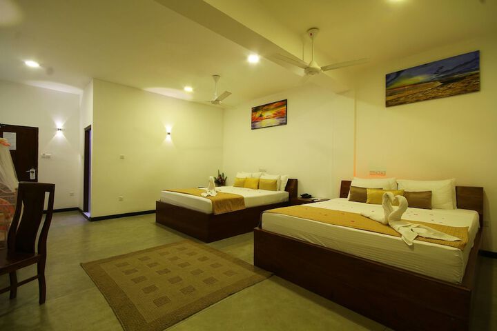 Room 16 of 76
