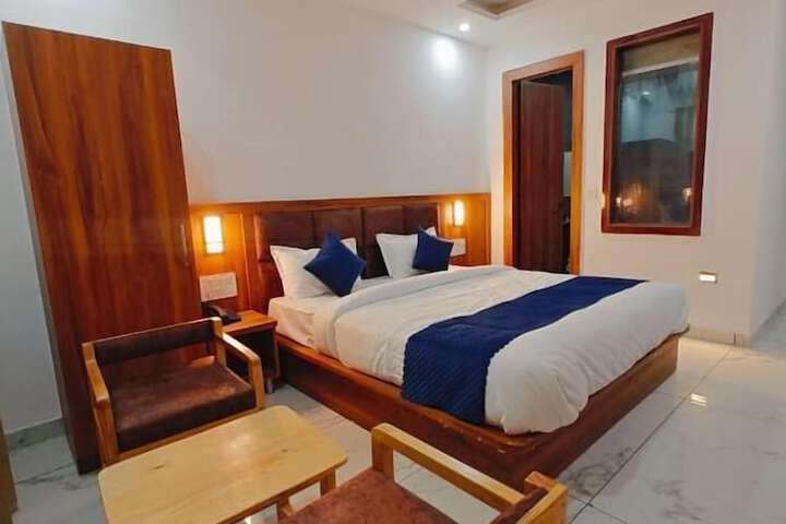 Room 5 of 33