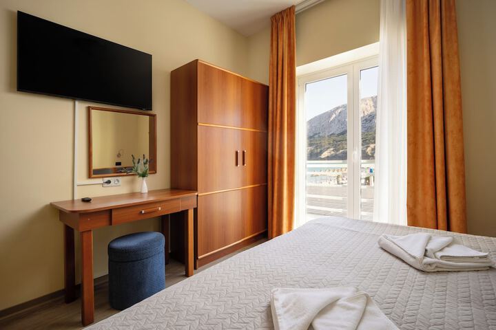 Room 107 of 235