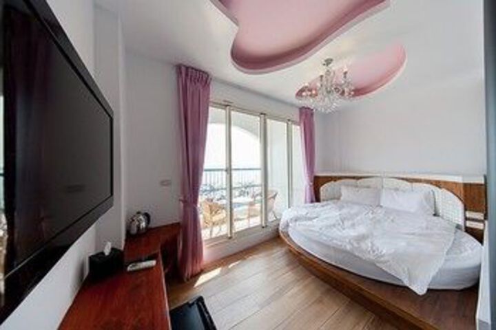 Room 7 of 14