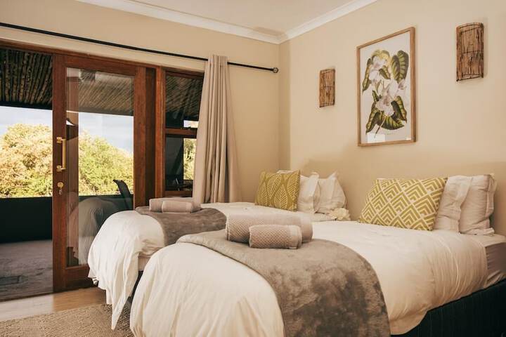 Room 35 of 242