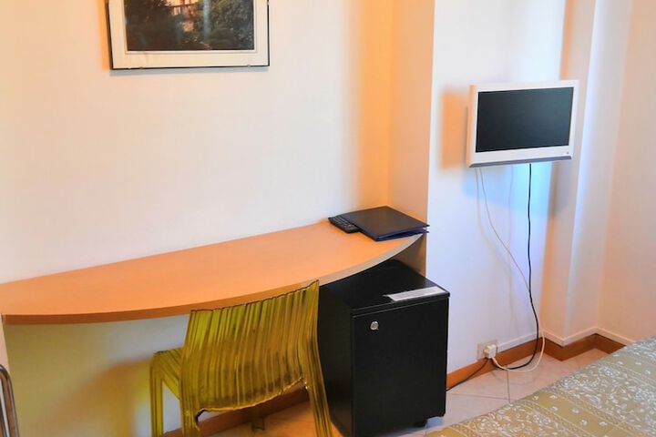 Room 9 of 28