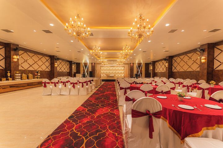 Ballroom/Hall 81 of 88