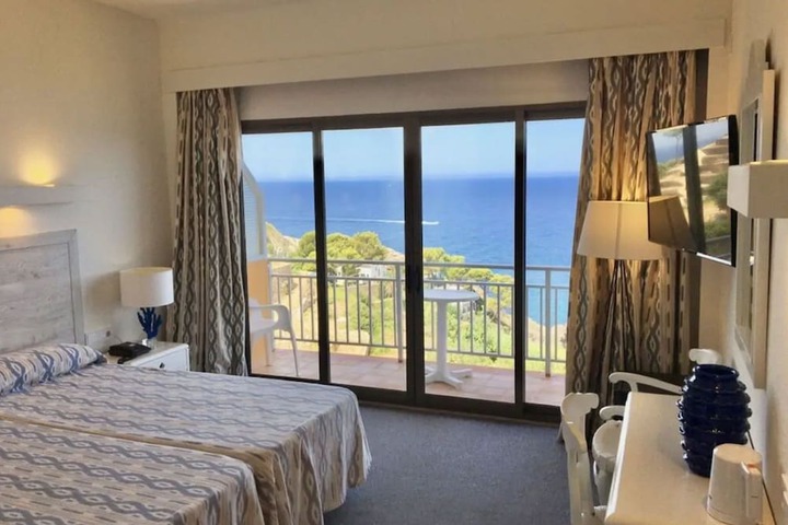 Room 4 of 60