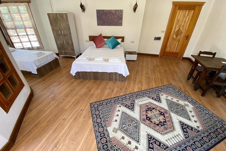 Room 4 of 72