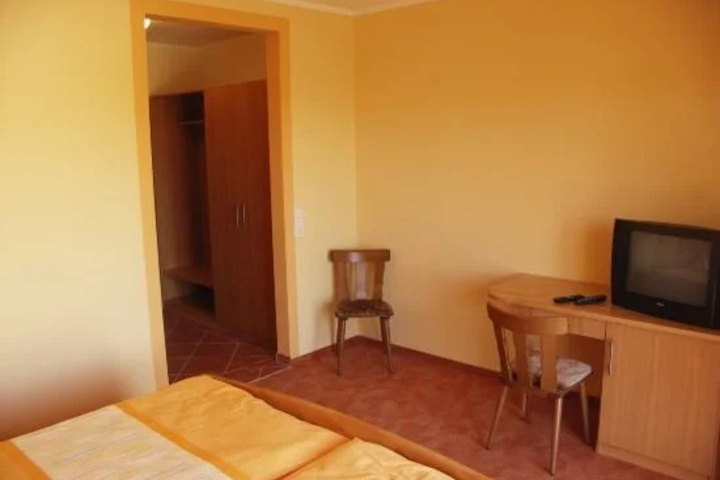 Room 2 of 4