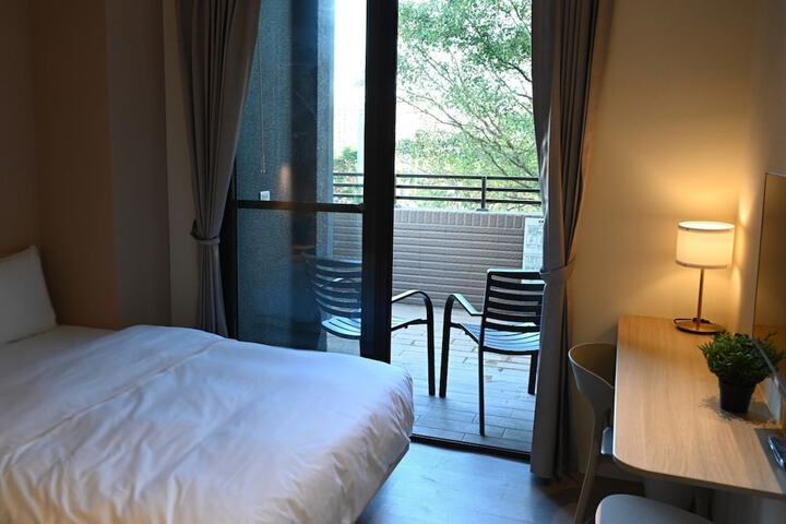 Room 9 of 142