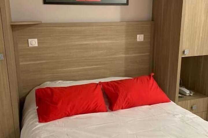 Room 6 of 19