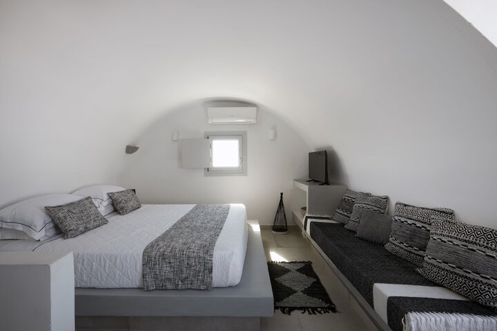 Room 3 of 130