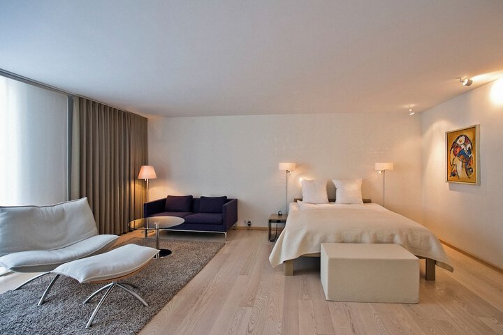 Room 6 of 17