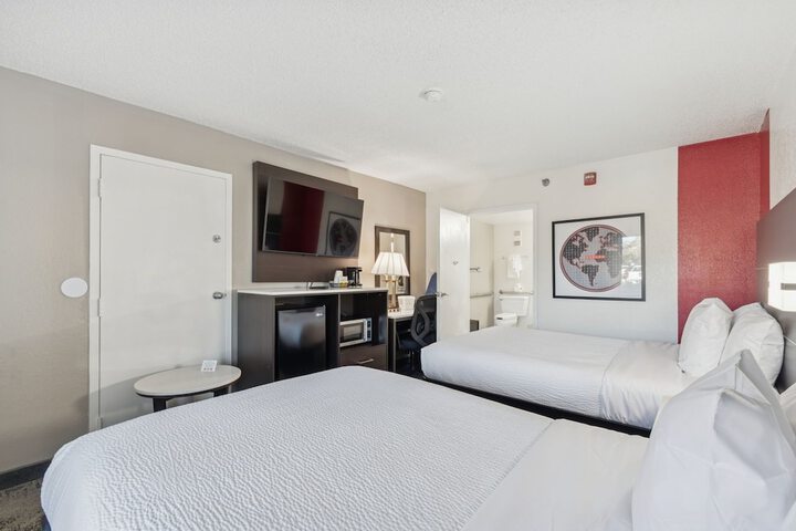 Room 28 of 67