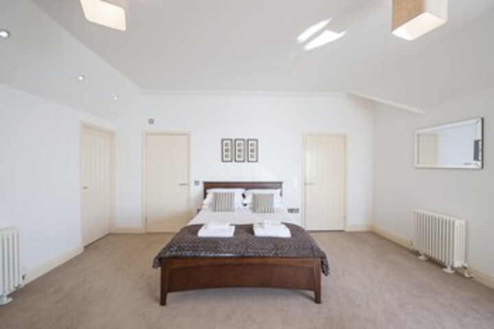 Room 9 of 15